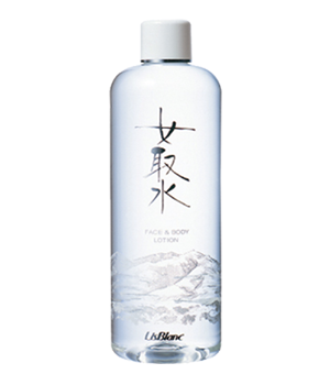 リスブラン(lisblanc)化粧品の女取水(めとりすい)は、八ヶ岳山麓の天然水に植物エキスを配合した、さわやかな感触の全身用の化粧水です。